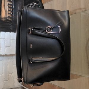 Fantastic All Leather Business/Travel Tumi Purse